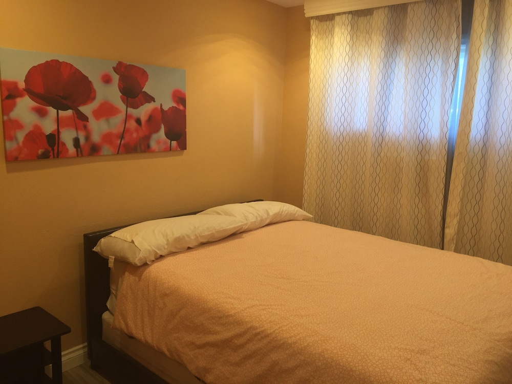 Tradewinds Airport Hotel - photo 23