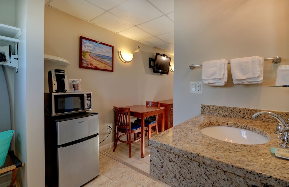 Atlantic Oceanfront Hotel - photo 12
