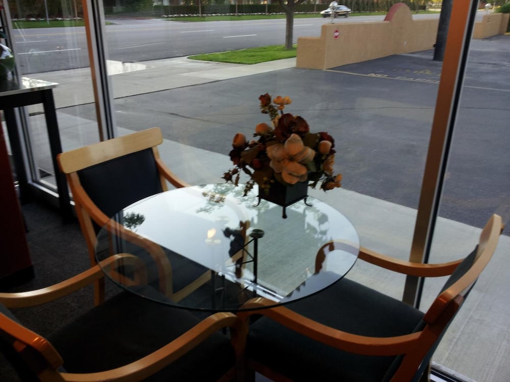The Metropolitan Inn - photo 18