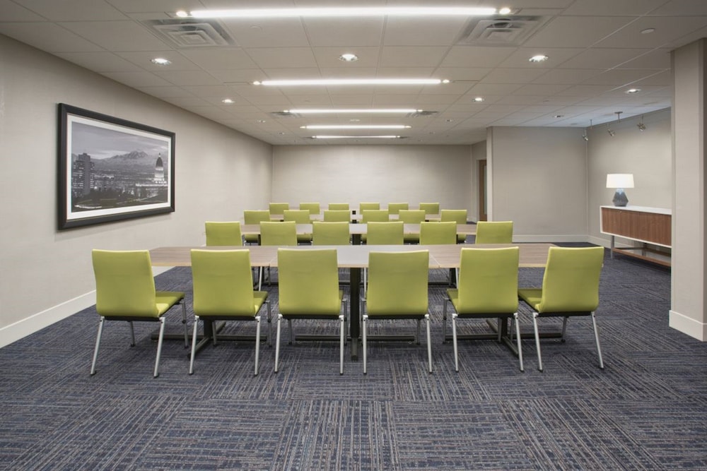 Holiday Inn Express & Suites Parsons by IHG - photo 25