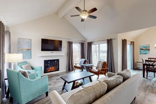 Lakeside Hideaway - last minute hotel in Osage Beach