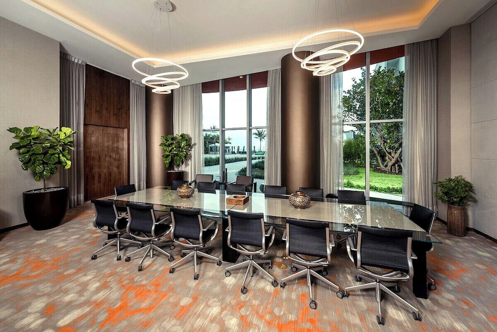 Luxury Condo with Spectacular Ocean View — 4-Star Luxury Hotel in Hollywood, United States