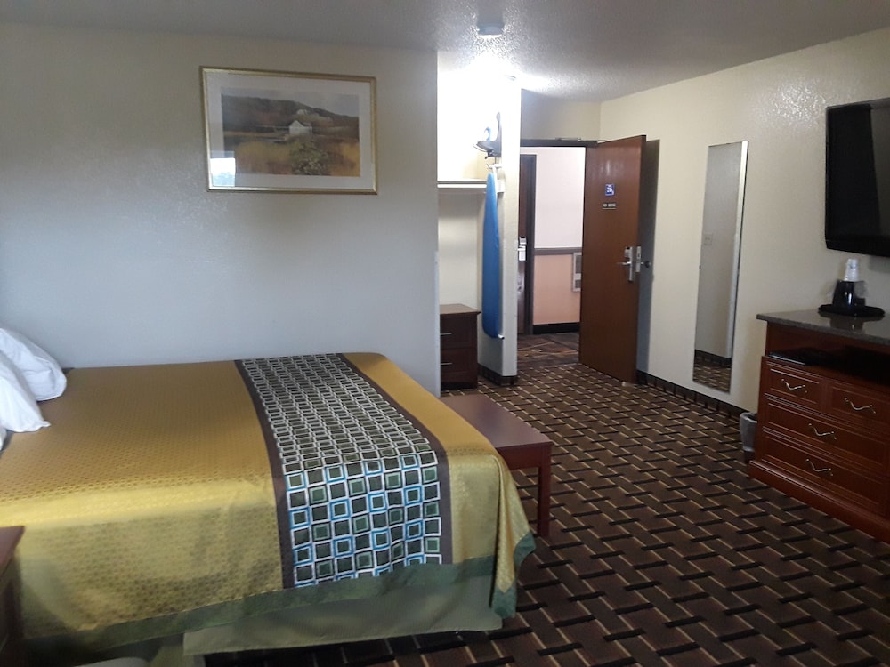Faribault Hometown Inn & Suites - photo 7