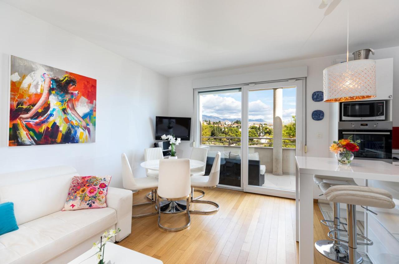 Bačvice 2 bedroom apartment 3 air conditioners terrace parking elevator 2 minutes to the beach — 4-Star Luxury Hotel in Split, Croatia