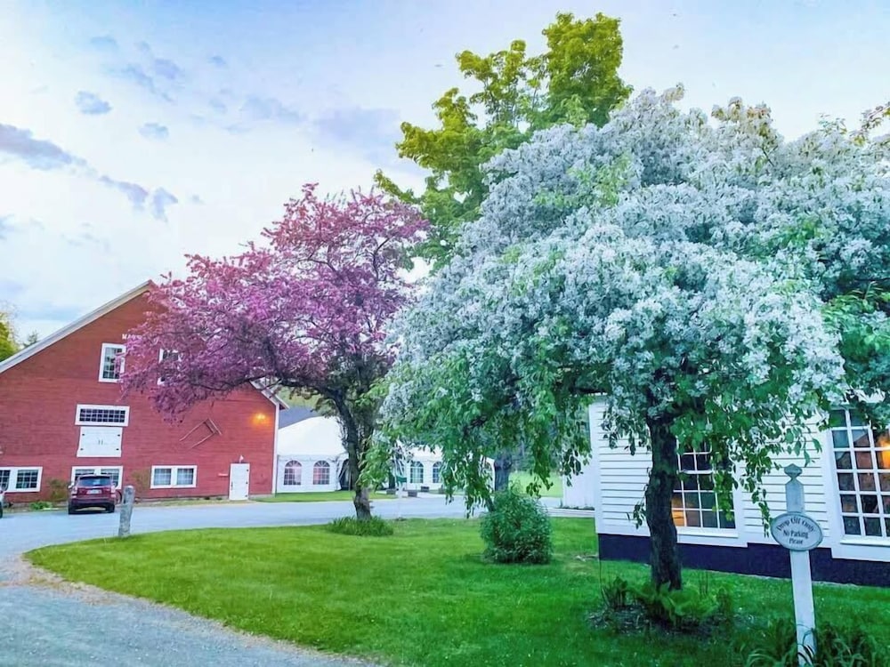The Quechee Inn at Marshland Farm — hotel in White River Junction
