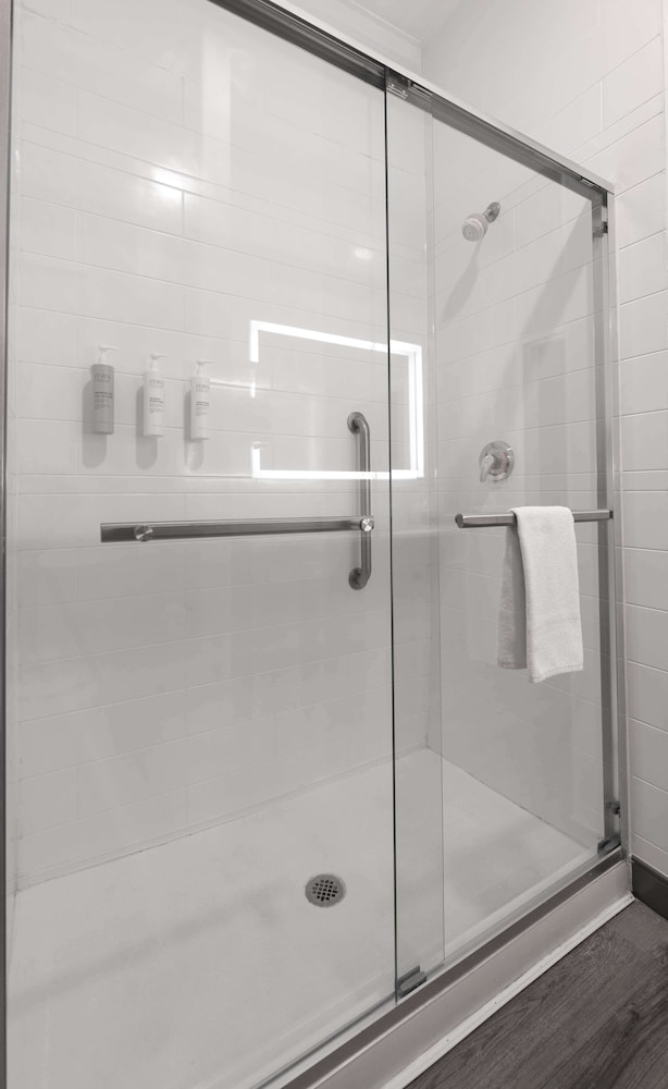 Hampton Inn Seguin - photo 39