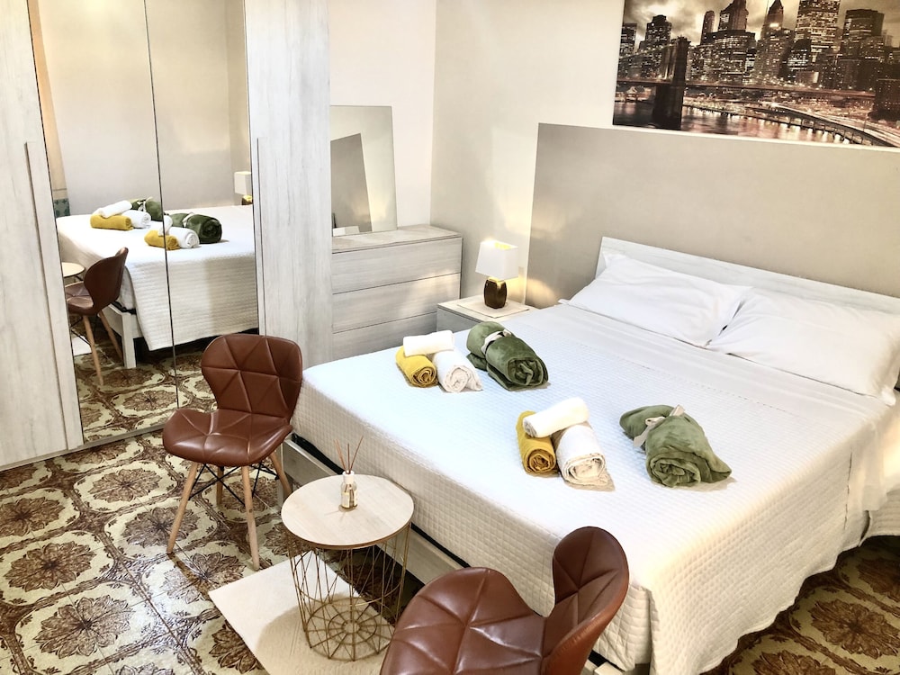 City Bb Chic Room With Shared Bathroom in Castelsardo, Italy