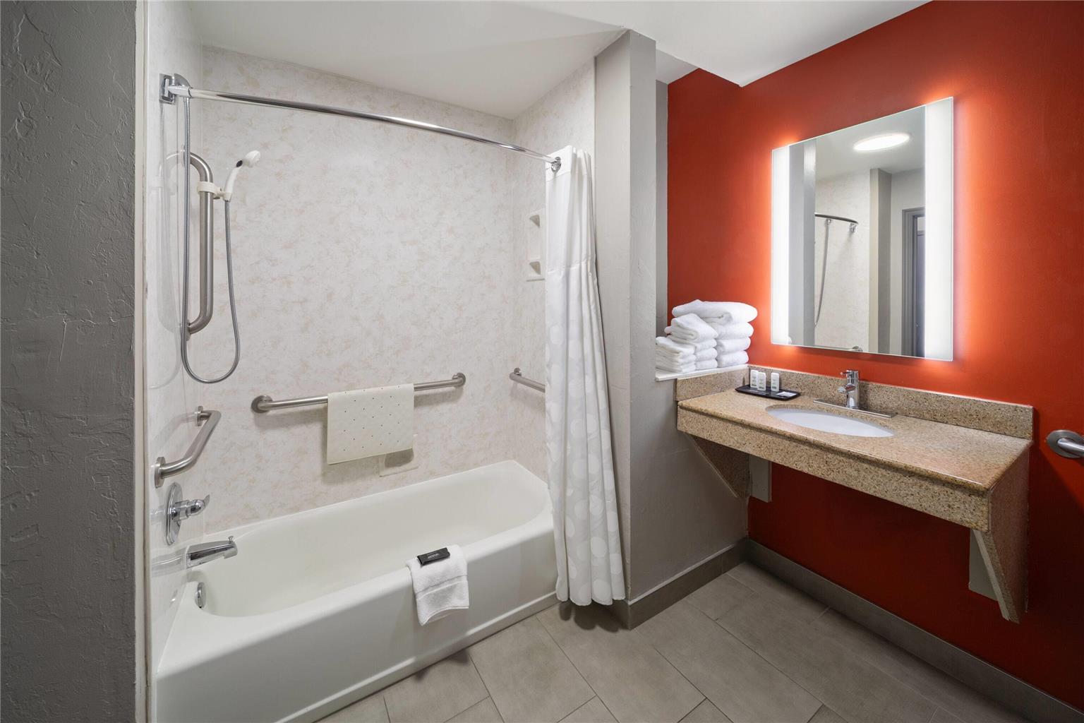La Quinta Inn & Suites by Wyndham Oklahoma City Moore - photo 37