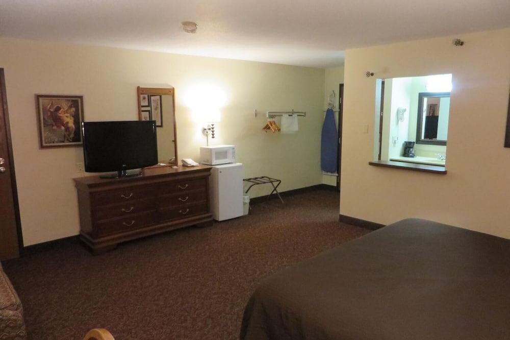 AmericInn by Wyndham Forest Lake - photo 17