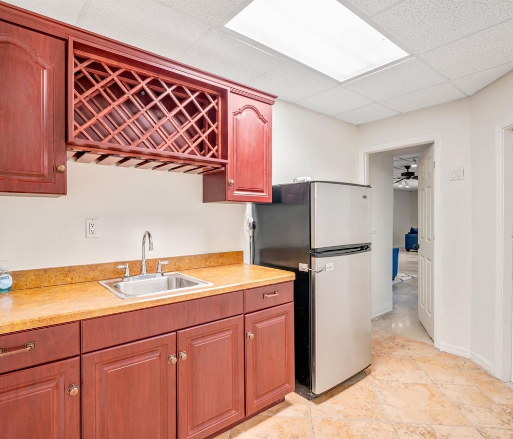Siesta Key Marvel Pool SPA Deeded Beach Access - photo 93