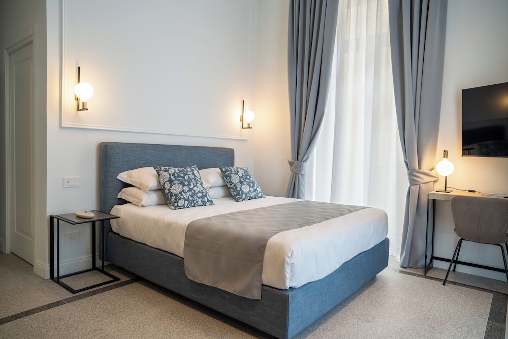 Monteroduni 22 Chiaia Design Rooms — 4-Star Luxury Hotel in Naples, Italy