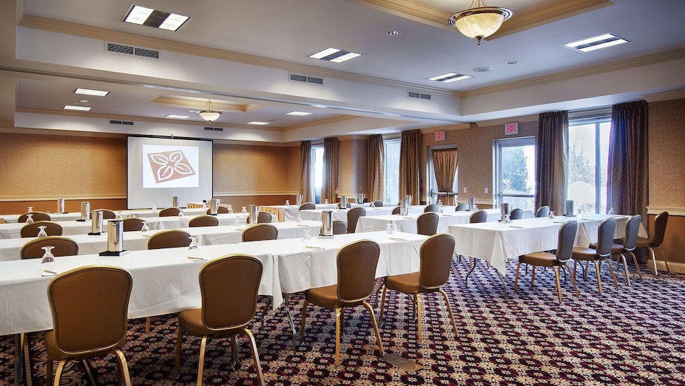 Hilton Garden Inn Milwaukee Northwest Conference Center - photo 42