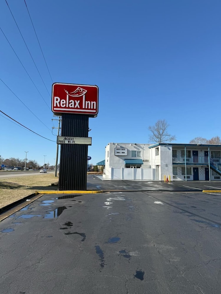 Relax Inn — Hampton