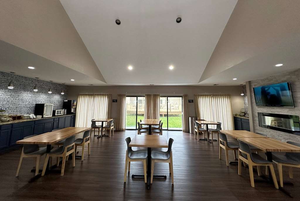 AmericInn by Wyndham Fort Atkinson - photo 14