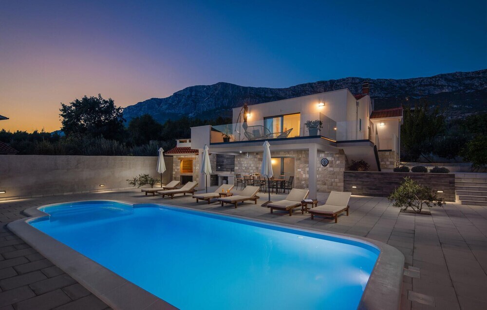 Awesome Home In Kastel Sucurac — 4-Star Luxury Hotel in Kastel Sucurac, Croatia