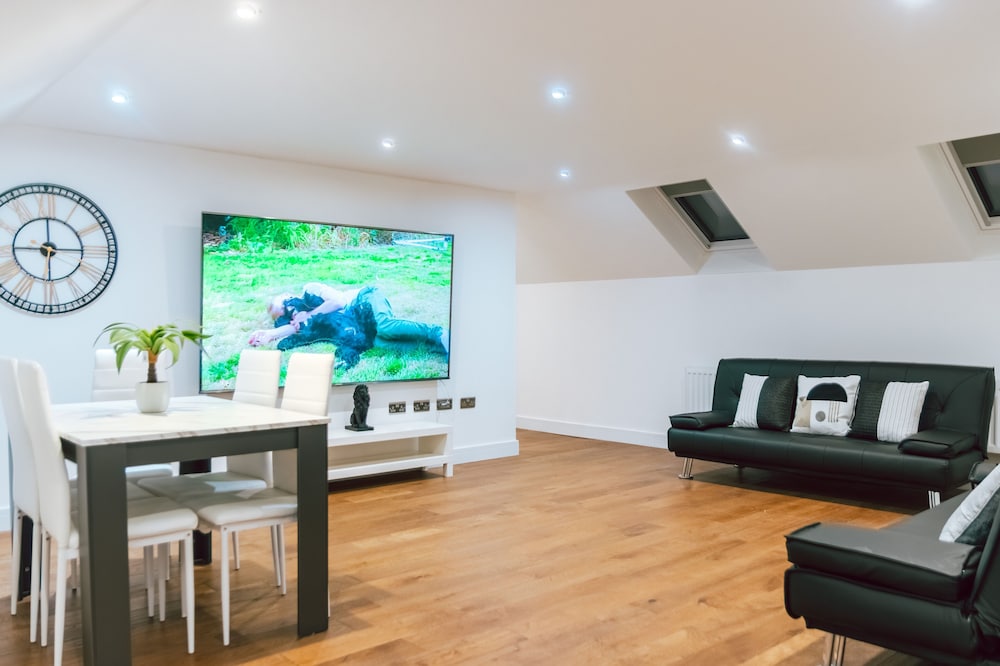 Remarkable Penthouse 3 bed Apartment in Purley — 4-Star Luxury Hotel in Purley, United Kingdom