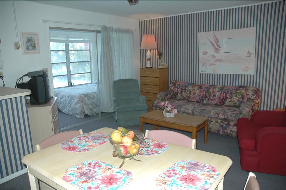 Dolphin Inn Resort - photo 17