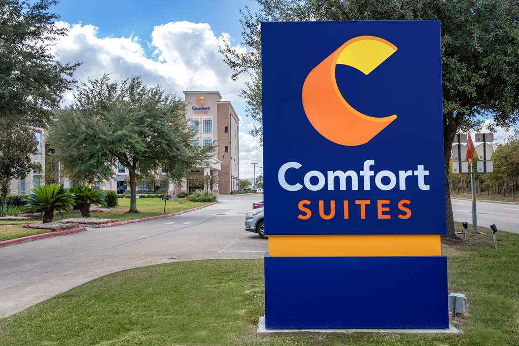 Comfort Suites Near Sam Houston Race Park - photo 2