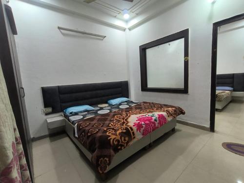 Rkn Rooms - carbon neutral hotel in Vrindavan