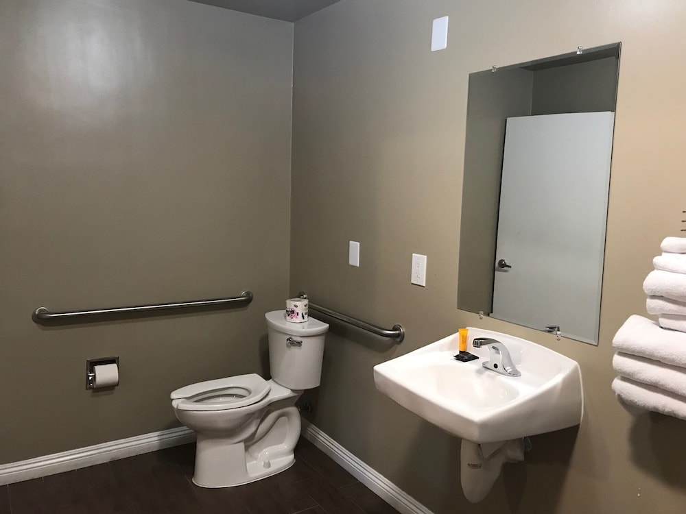 Americas Best Value Inn Corona - photo 32
