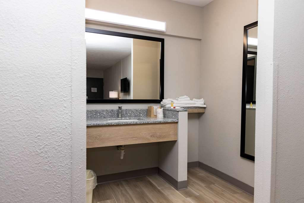 Days Inn by Wyndham Cincinnati East - photo 15