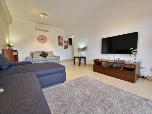 Apartamento Royal Garden T2 by YHA — 4-Star Luxury Hotel in Conceicao, Portugal