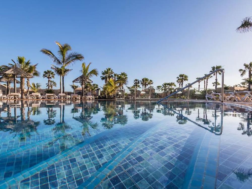 Family Apartment with Terrace Oasis Duna Resort in Corralejo, Spain