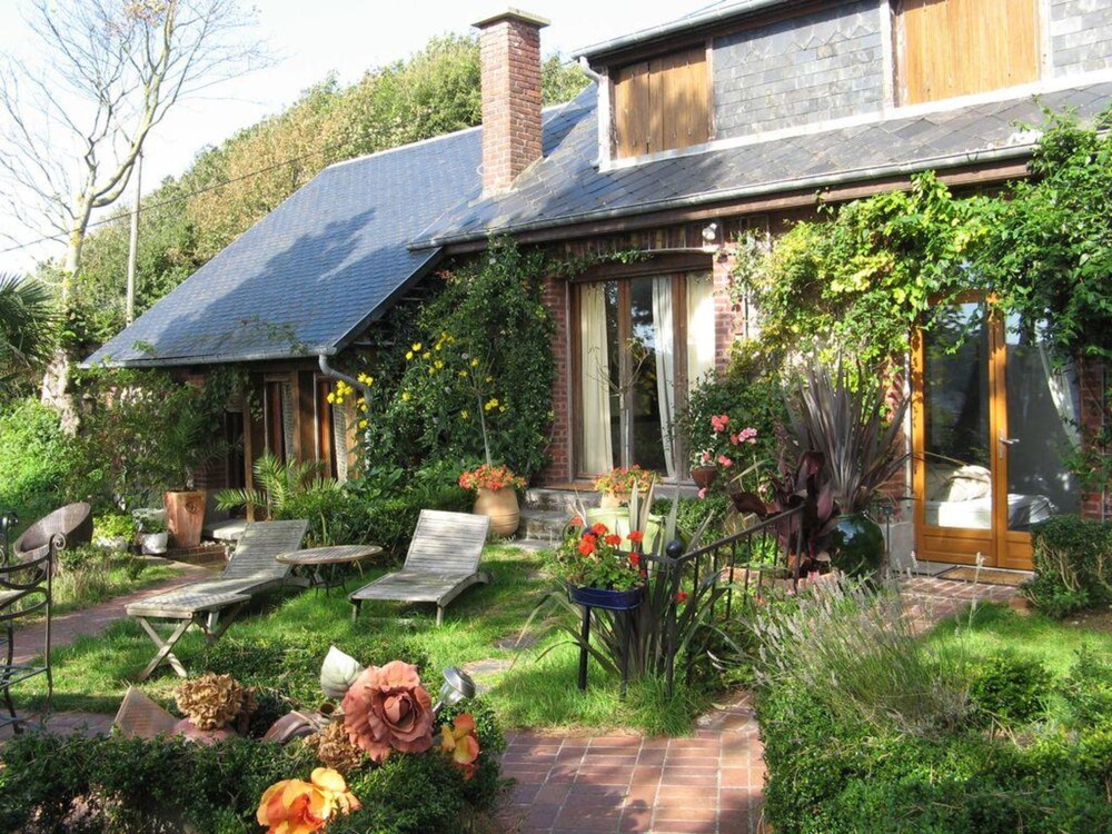 Chante Brise B&B — 4-Star Luxury Hotel in Etretat, France