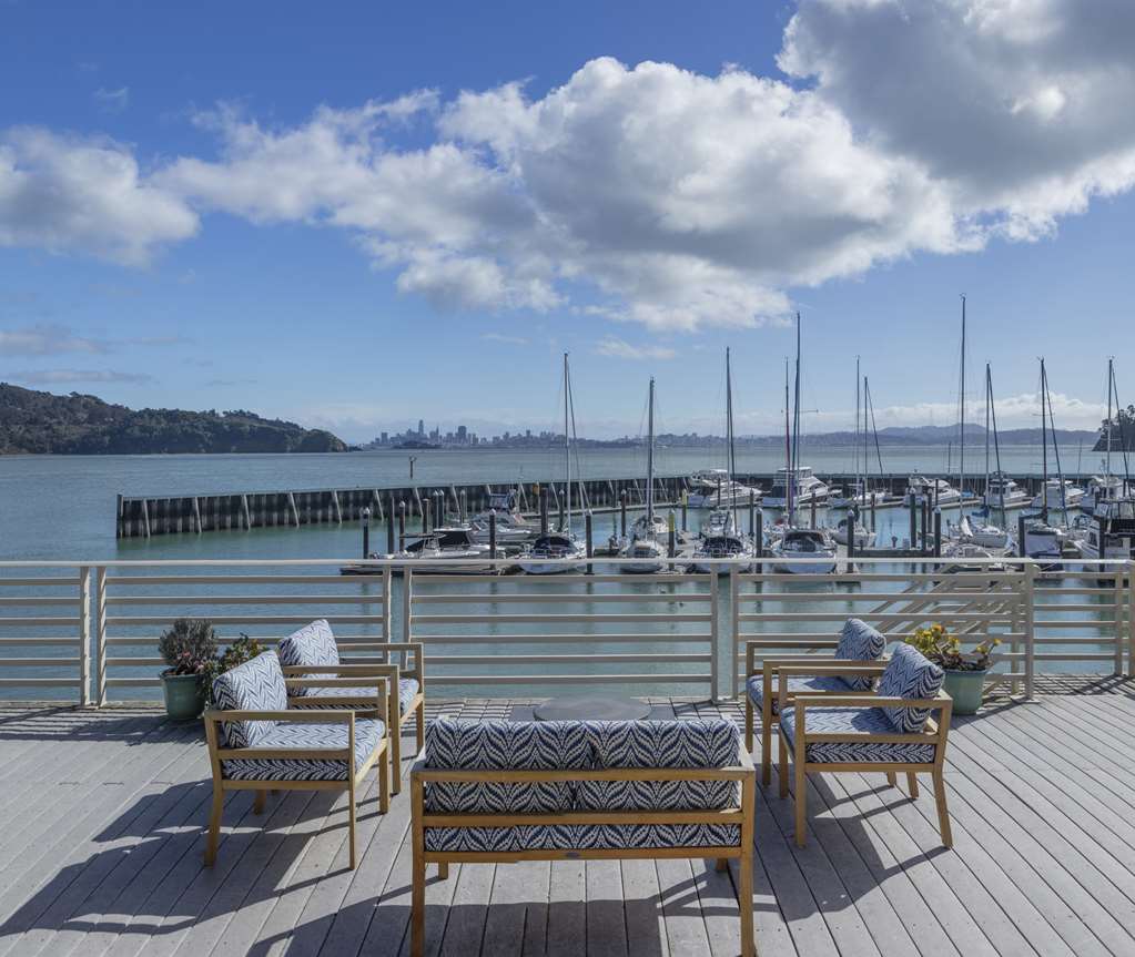 Waters Edge Hotel - photo 10