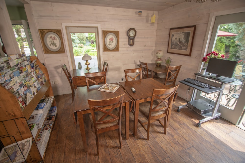 Coachlite Inn - photo 4