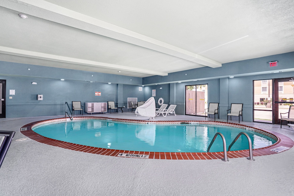 Holiday Inn Express Suites Van Buren Ft Smith Area by IHG - photo 50