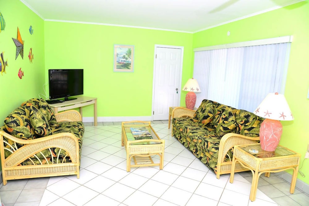 The Palmview and Sandpiper Inns - photo 23