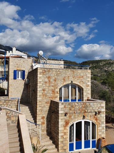 Neohori 3 — 4-Star Luxury Hotel in Kardamyli, Greece