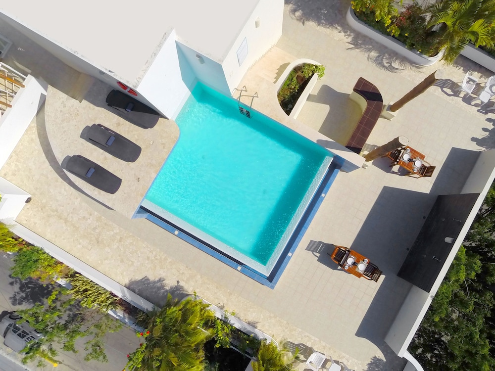 Rooftop pool
