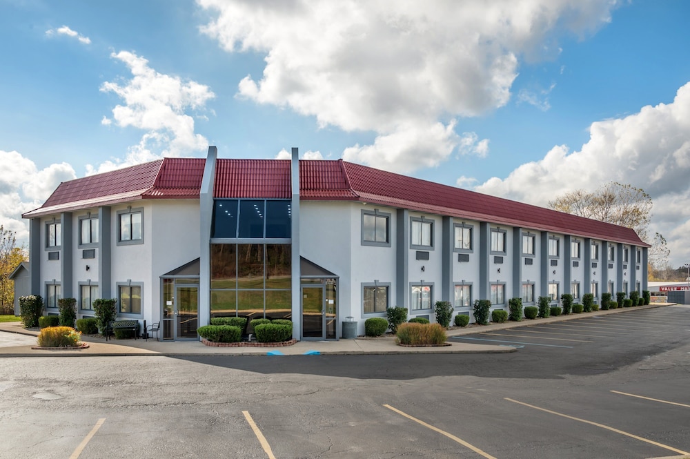 Red Roof Inn Greencastle South Cloverdale - photo 30