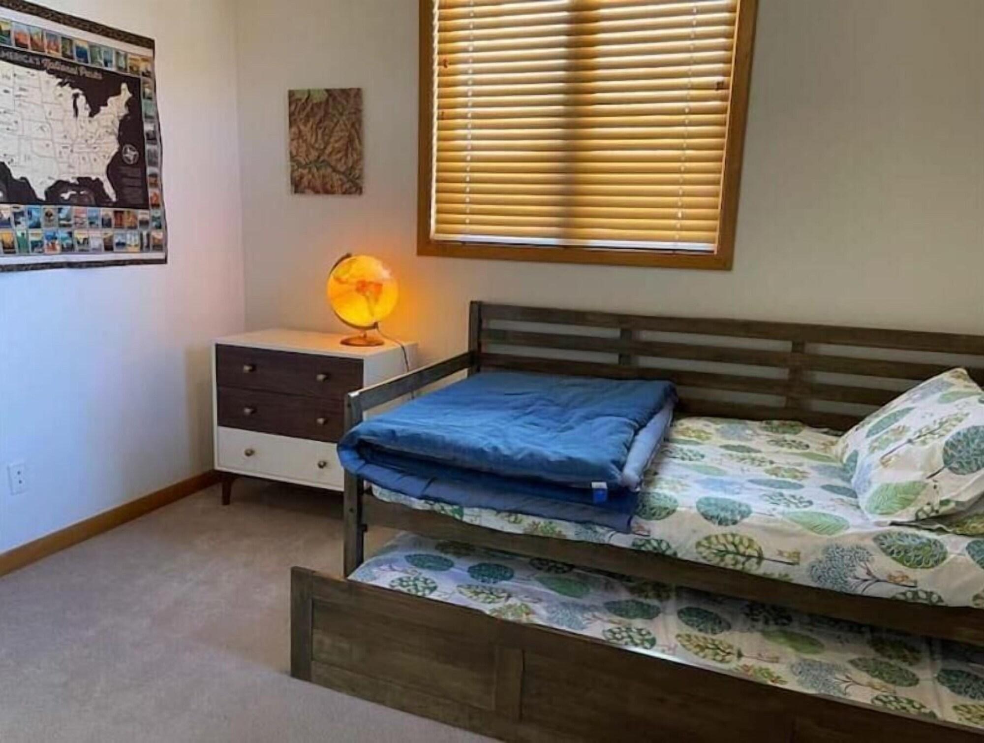 A Quiet Stylish And Cozy Retreat — Page