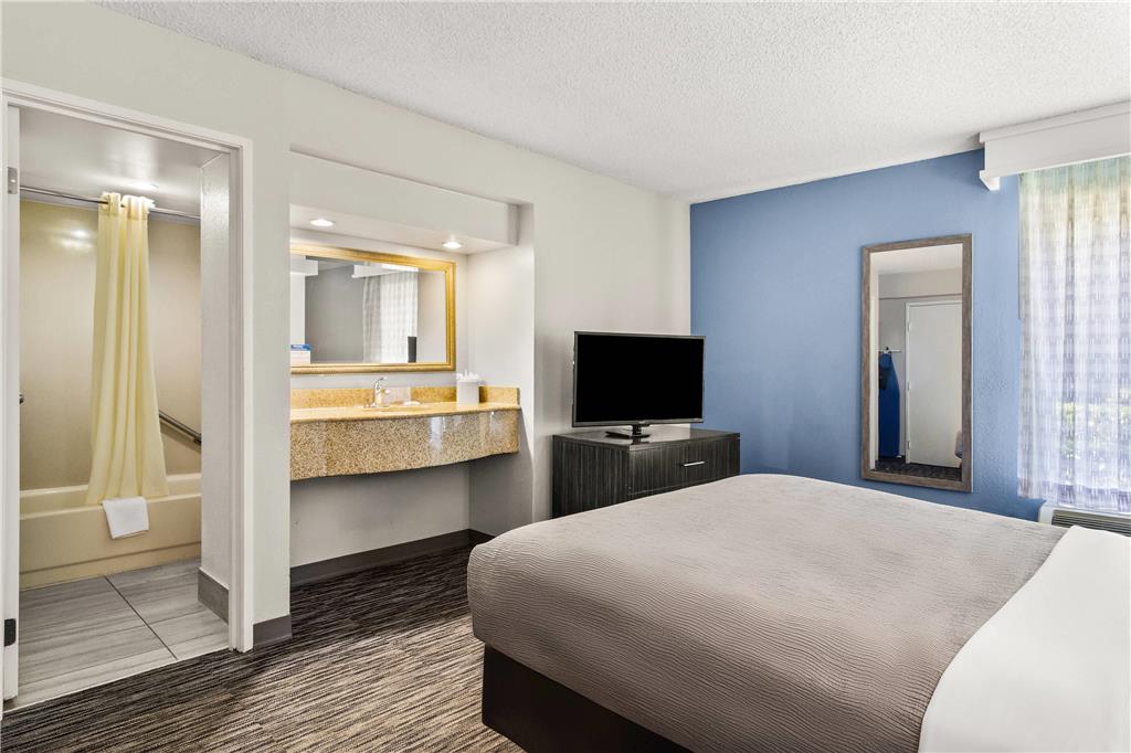 Quality Inn Jacksonville Orange Park near Naval Air Station - photo 15