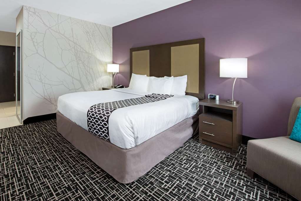 La Quinta Inn & Suites by Wyndham Lake Charles Westlake - photo 20
