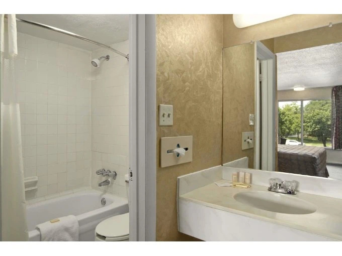 Days Inn Roanoke Civic Center - photo 7