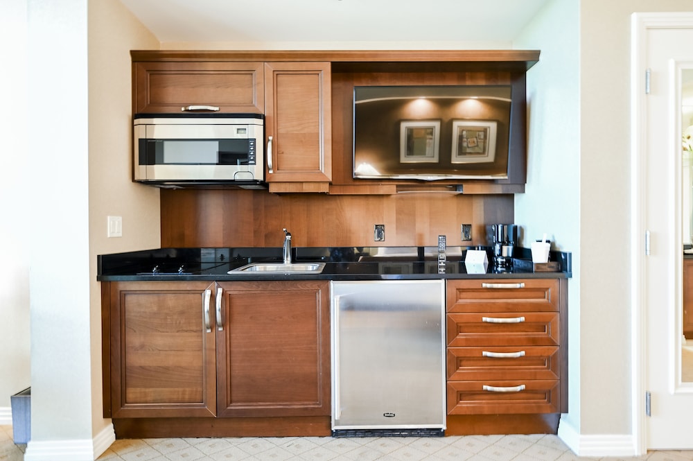 StripViewSuites at Signature - photo 93