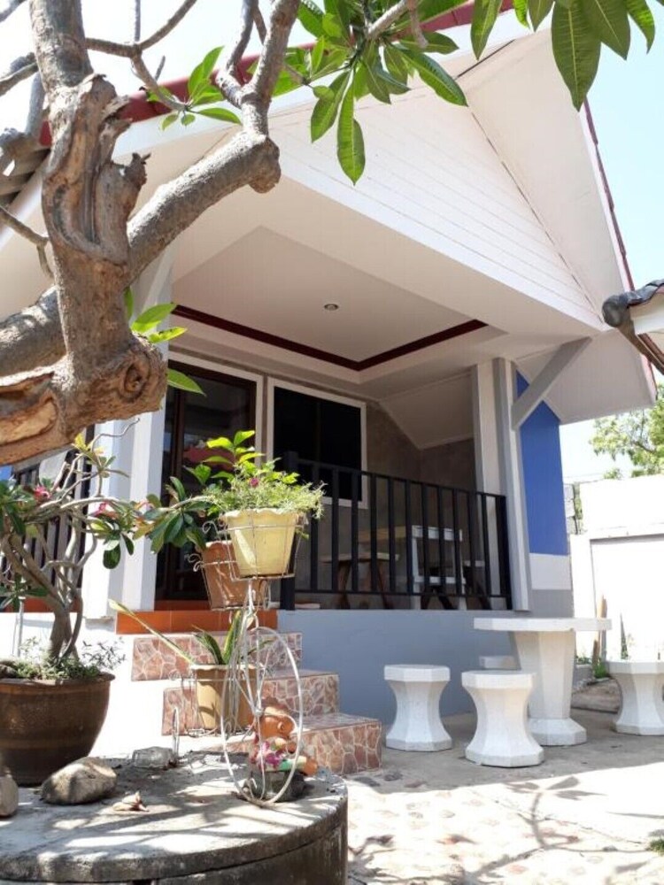 Poopreaw Resort - carbon neutral hotel in Ban Ko Lan