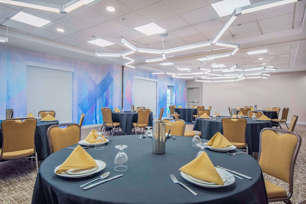 Hilton Garden Inn Danbury - photo 40