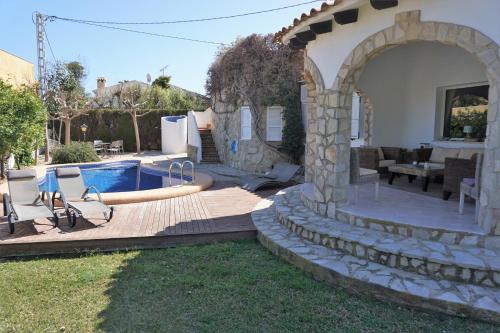 Delmar - carbon neutral hotel in Ondara
