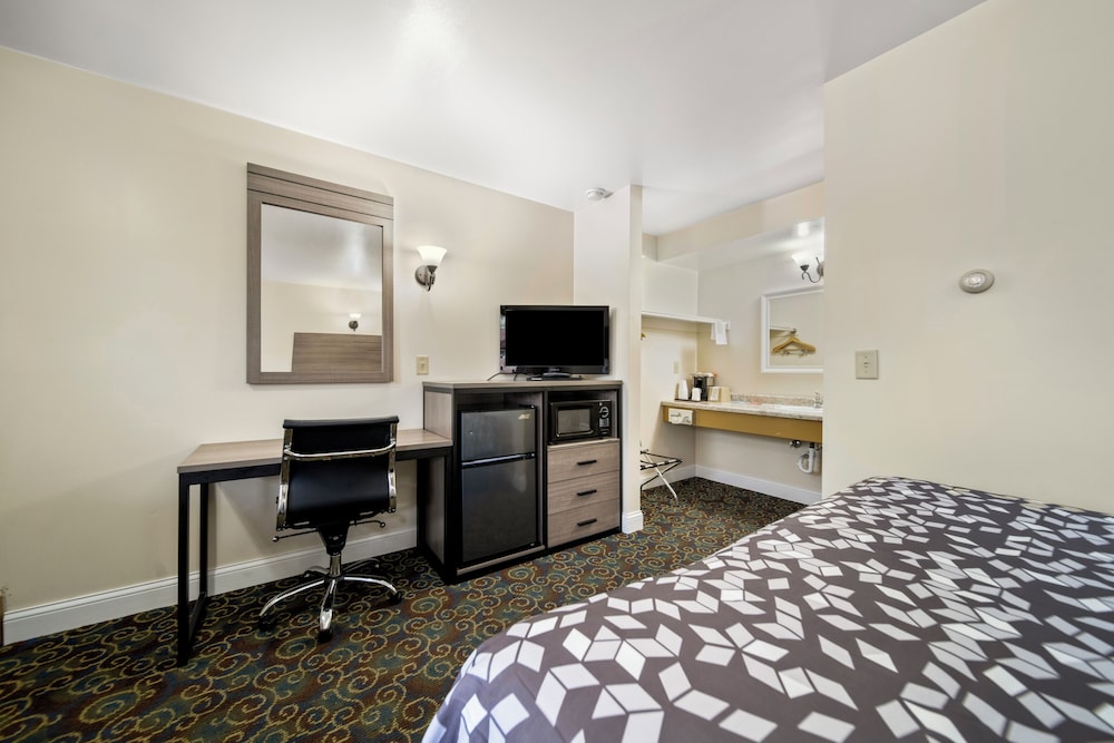 Kingsway Inn - photo 16