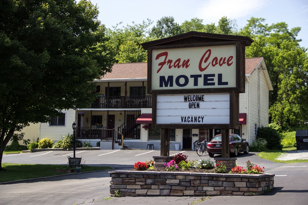 Fran Cove Motel — Albany
