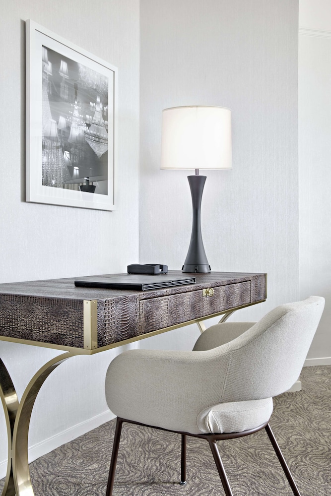 Amway Grand Plaza Curio Collection by Hilton - photo 19
