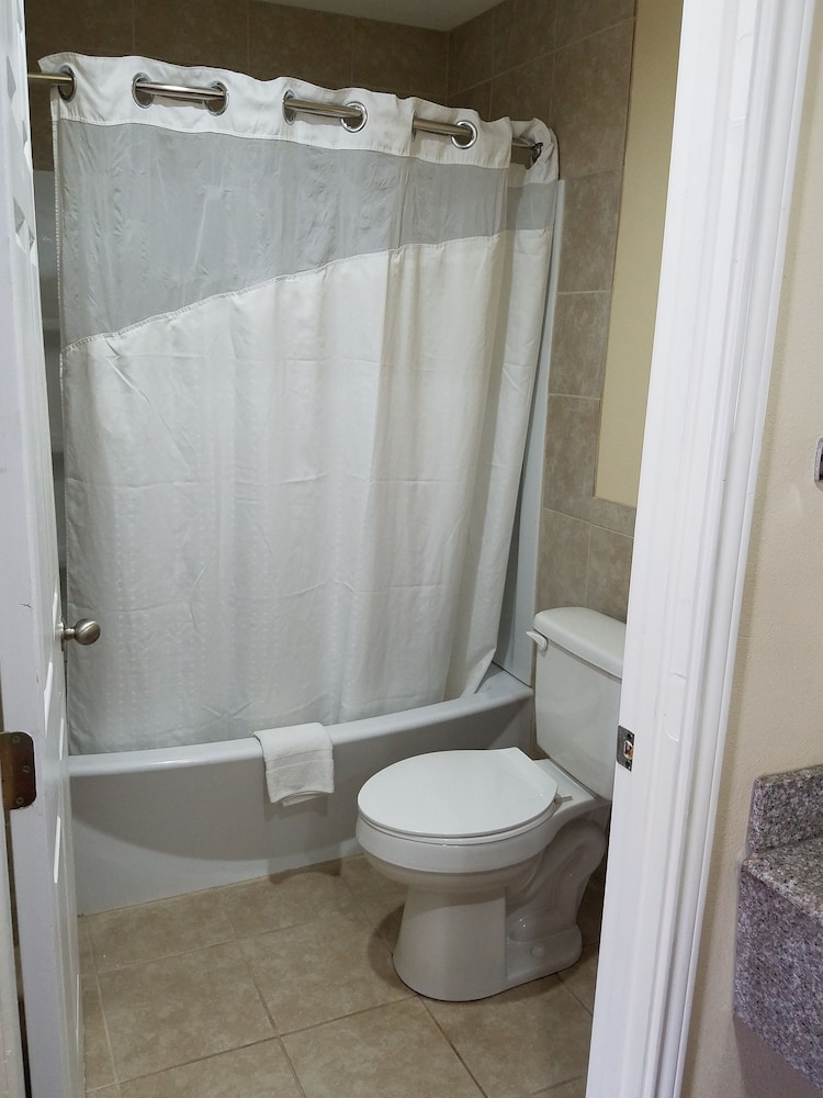 Luxury Inn & RV Park - photo 21