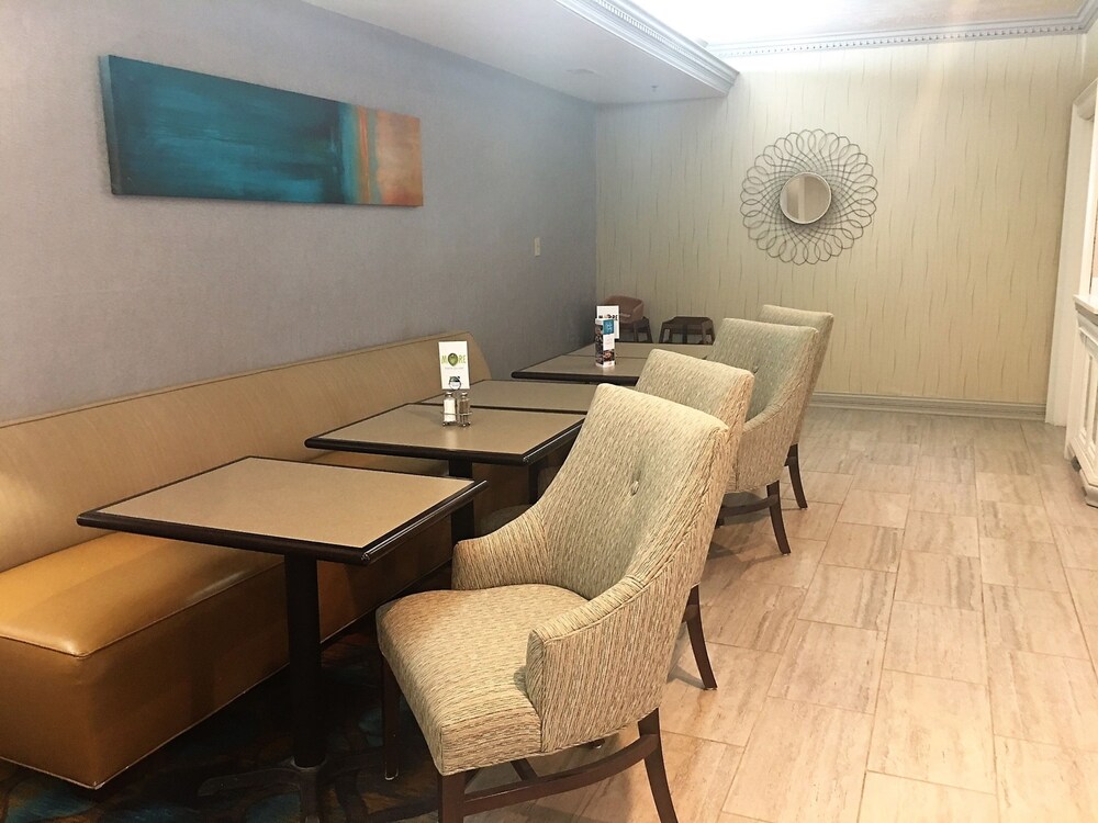Holiday Inn Express & Suites North Carmel Westfield by IHG - photo 19