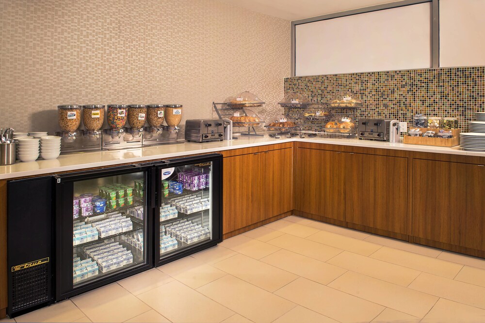 SpringHill Suites New York LaGuardia Airport - photo 13