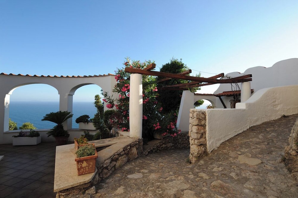 Claro De Lua B&B — 4-Star Luxury Hotel in San Felice Circeo, Italy